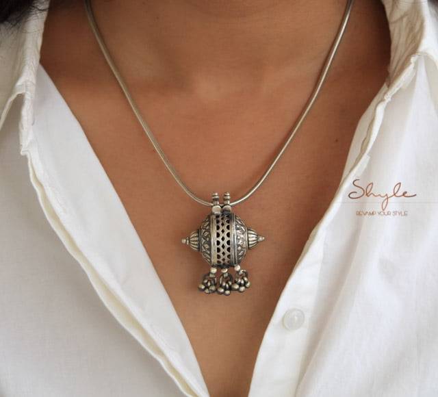 Mizoya Vintage Inspired Embossed Necklace : SE50191