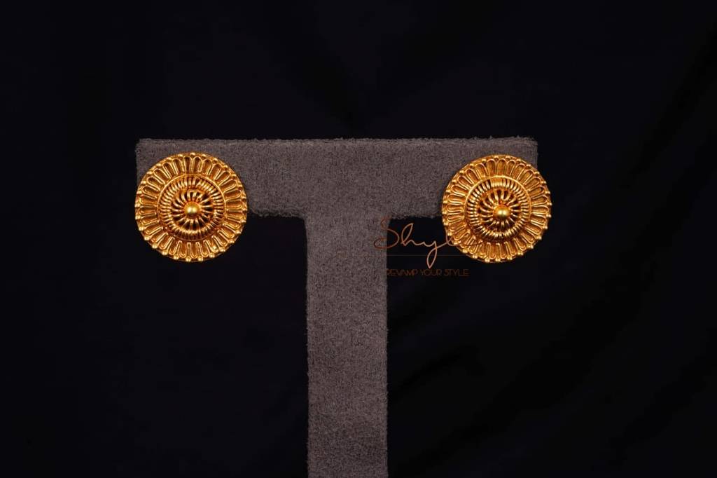 Adya Intricate Classic Gold Studs : SE5051-2