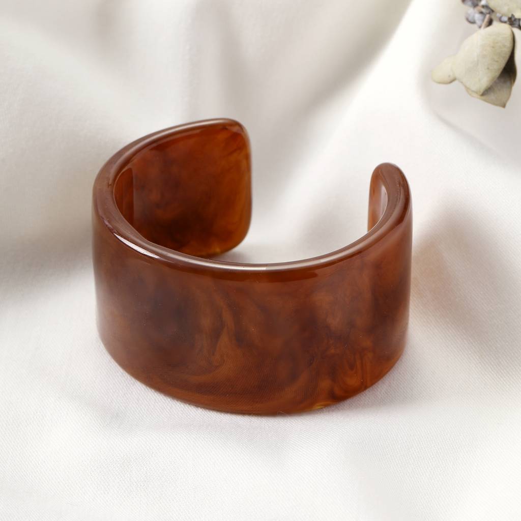 Honey Sculpted Bangle : BS14574-BRN