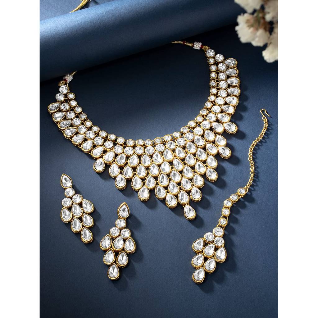 Gold-Plated Brass And Kundan Jewellery Set With Earrings Mang Tika For Women & Girls-Pf25Brc002 : PF25BRC002W
