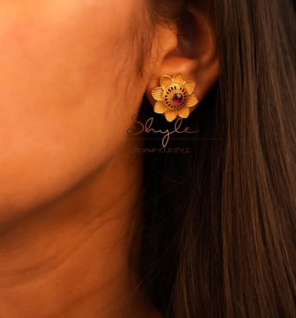 Adya Intricate Flower Versatile Gold Necklace Set : SN1119