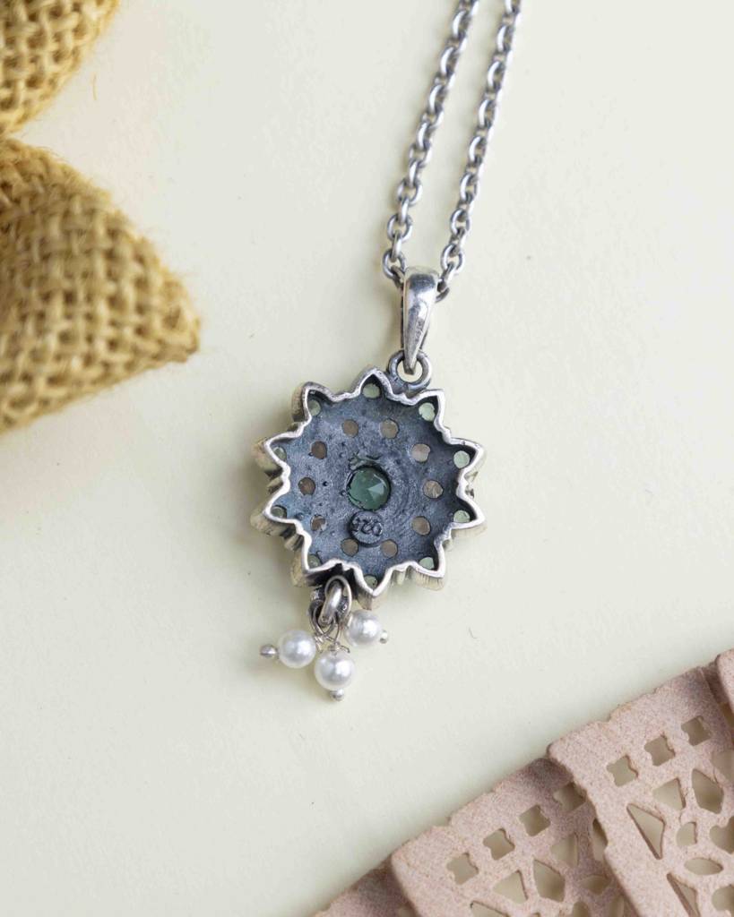 Essence Pastel Flower Necklace : SN40616