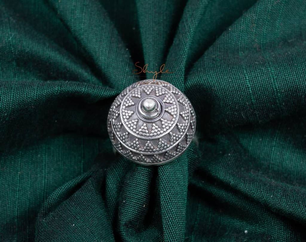 Moh Daana Art Embossed Ring : SR1050