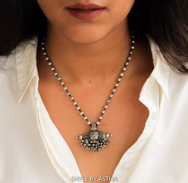 Adya Ghughri Cluster Flower Motif Necklace : SE50181