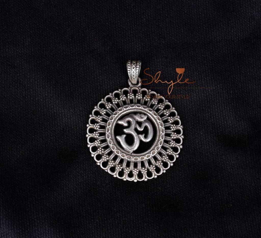 Moh Om Everyday Necklace : SN1121