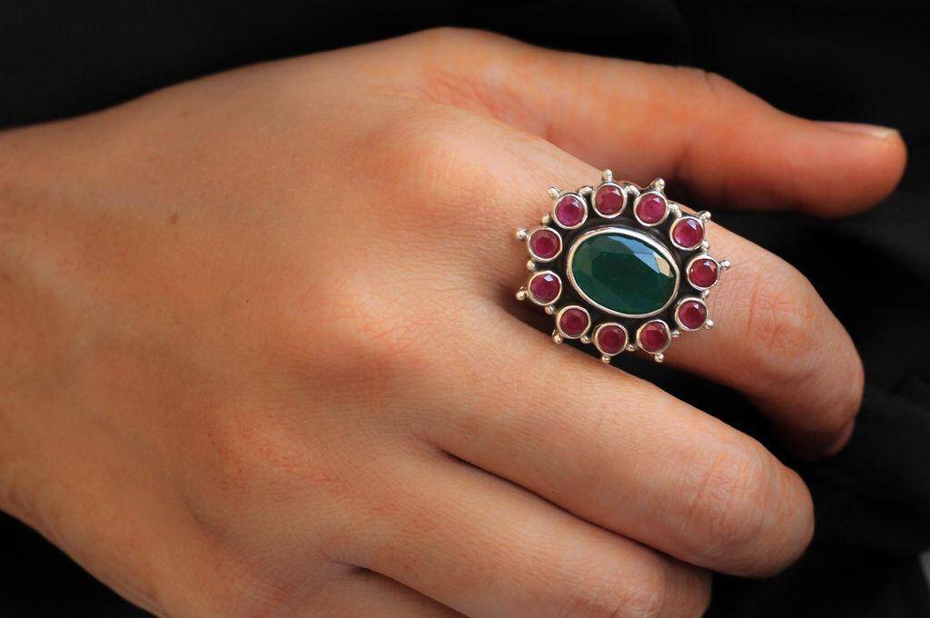Essence Jadau Oval Ring : SR192