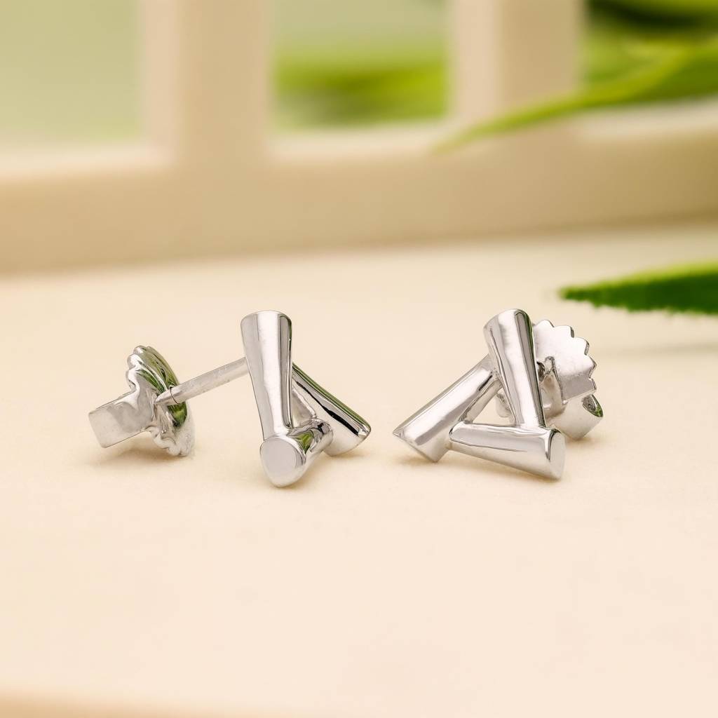 Geomatric Triangle Stud Earringsin 925 Silver : SE_000549