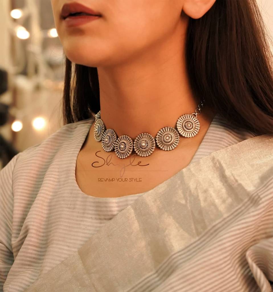 Adya Intricate Motif Sequence Necklace : SN1160