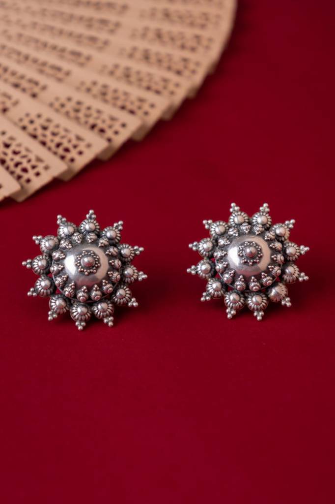 Moh Daana Detailed Embossed Classic Stud Earring : SE5080906