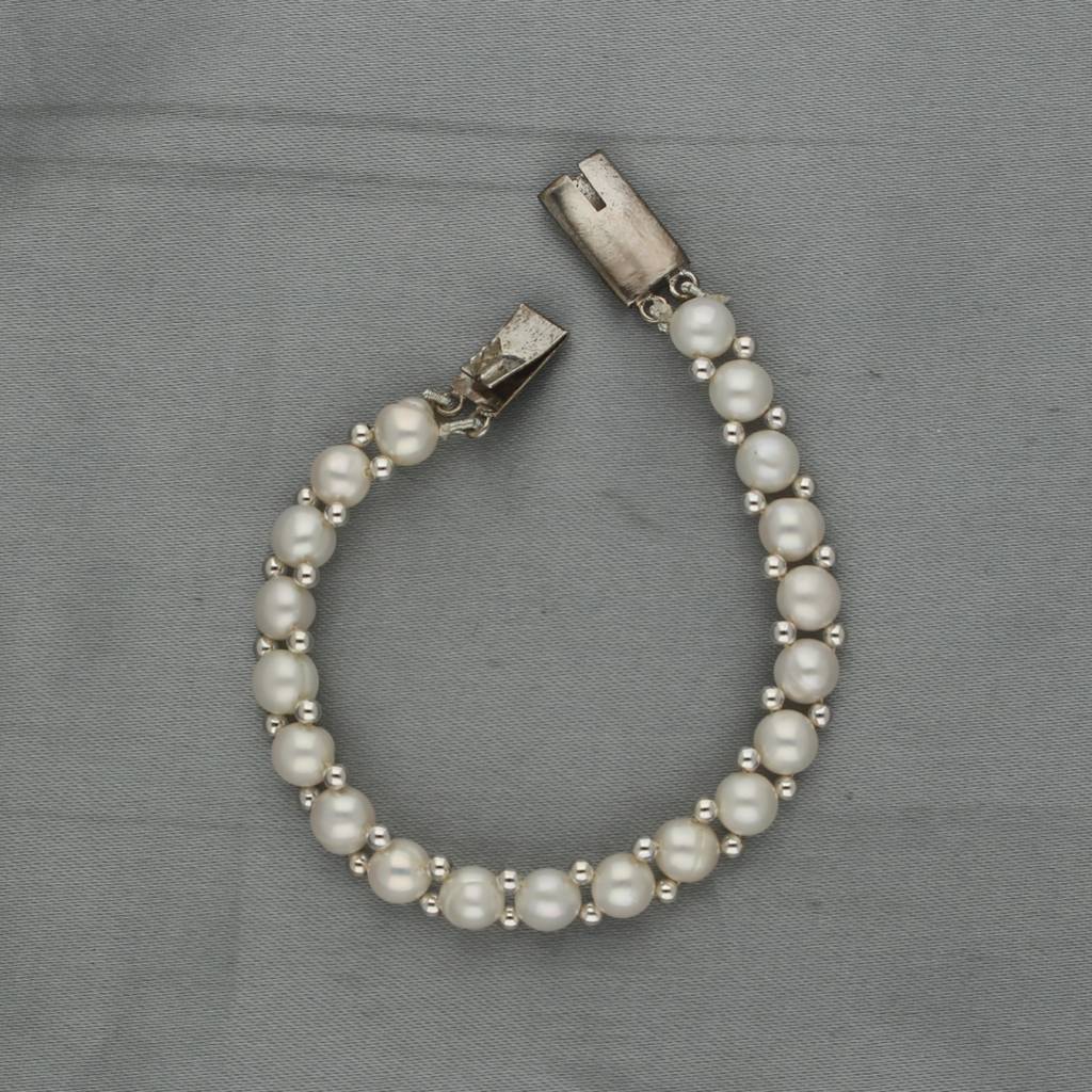 Charm 1 Line Pearl Bracelet : JPAUG-23-146