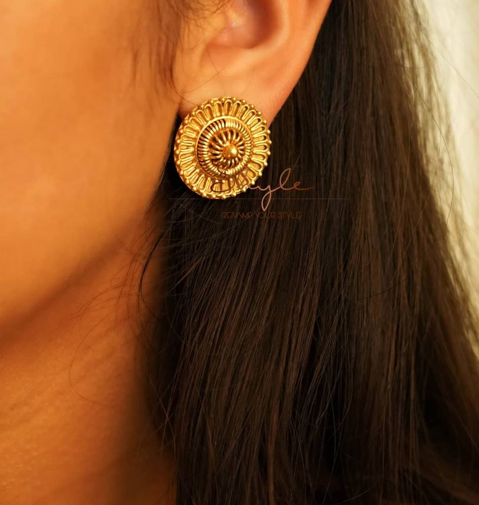 Adya Intricate Classic Gold Studs : SE5051-2