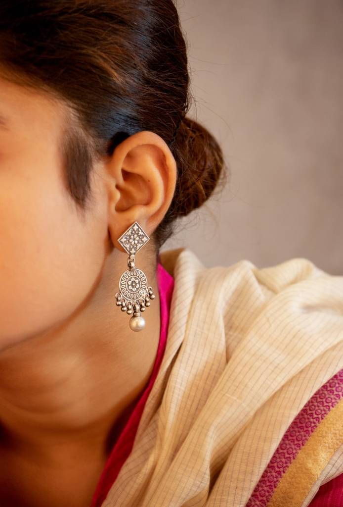 Adya Intricate Motif Drop Earring : SE30026