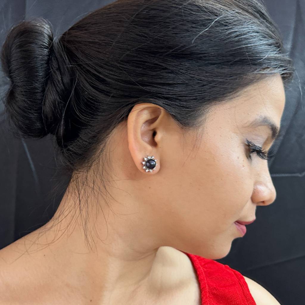 Harini 925 Silver Stud Earrings : JPMAY-22-114