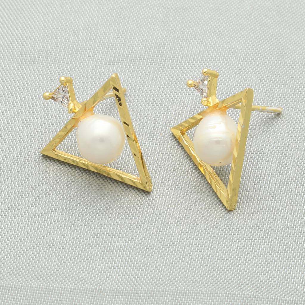 Zara Pearl Earrings : JPMAR-24-008