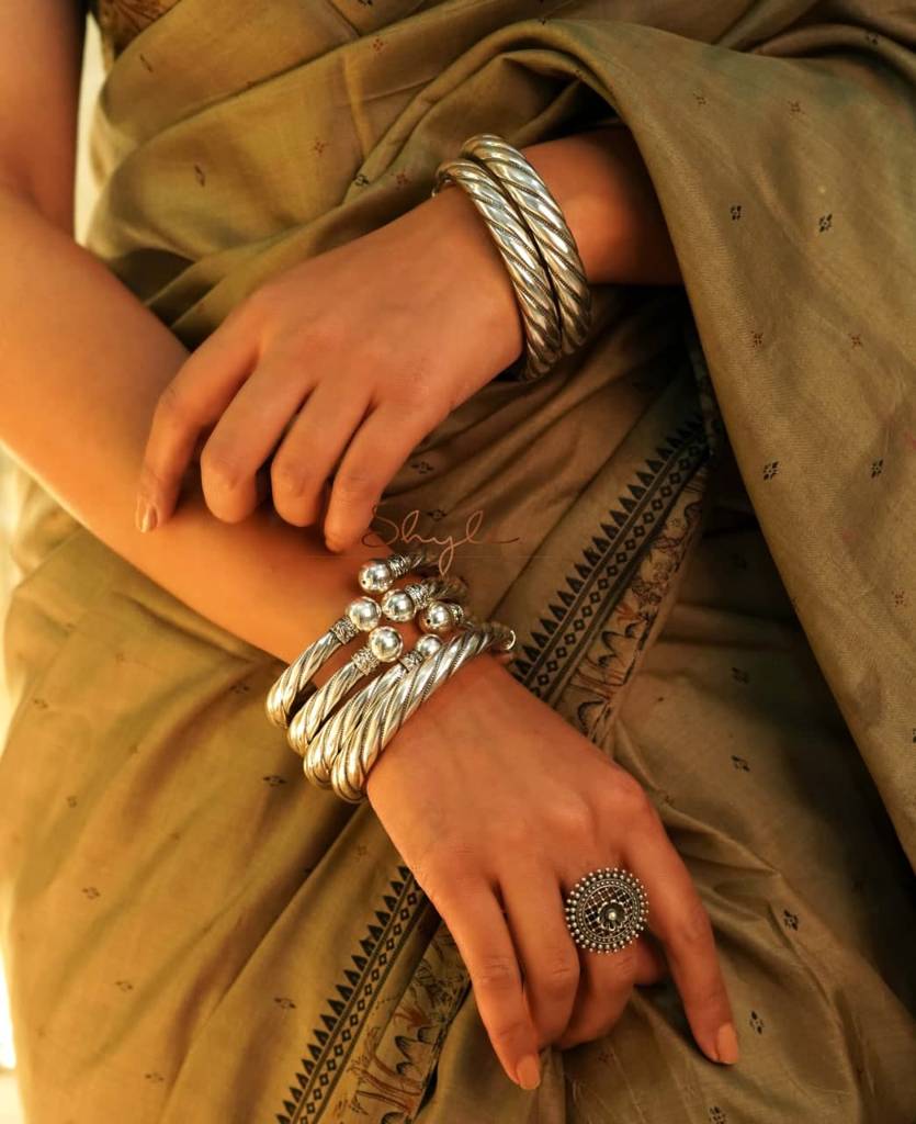 Anvaya Spiral Embossed Kada : SK1008-2-12