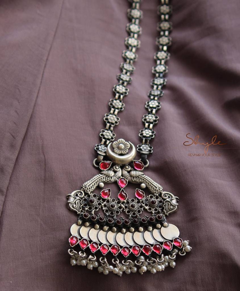 Tattva Flower Chain Intricate Classic Necklace : SE628-1