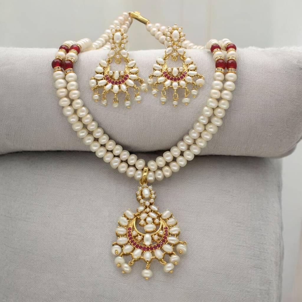 Ishir Glowing Pearl Necklace Set : JPSEP-24-014