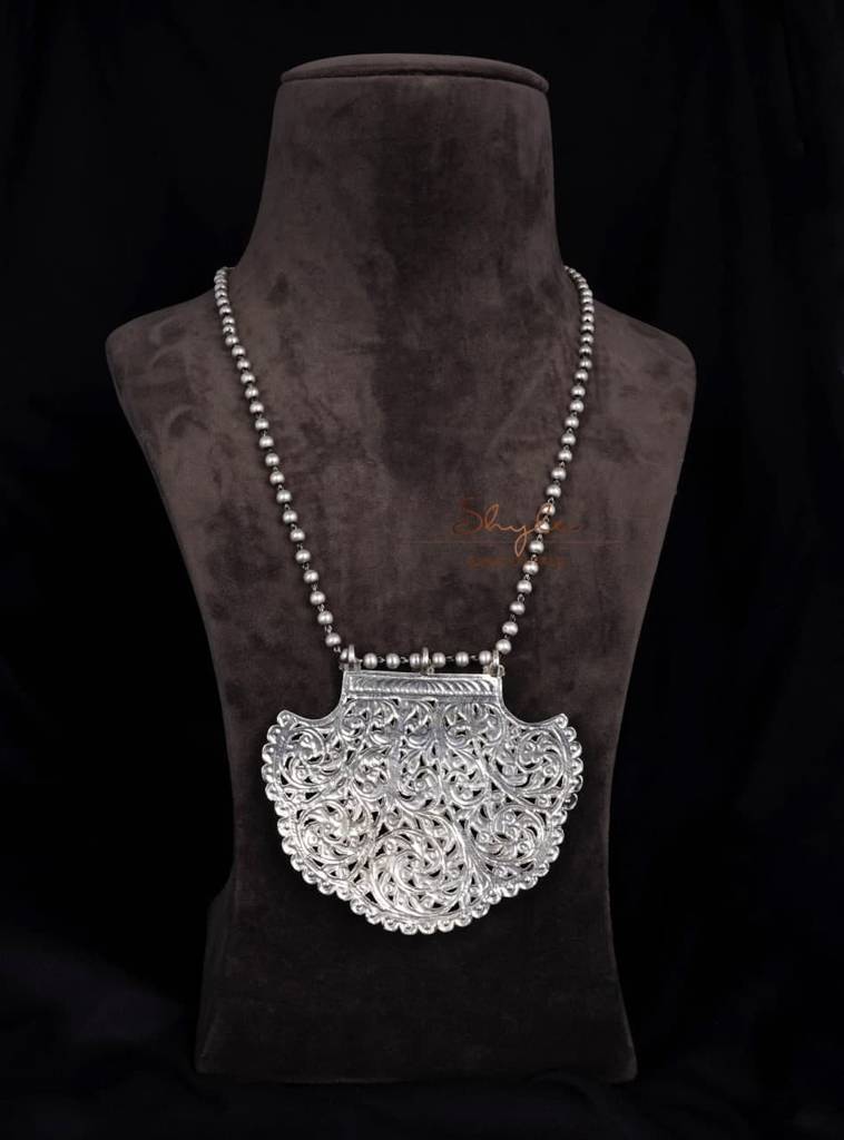 Mizoya Chitai Carved Grand Necklace : SN109