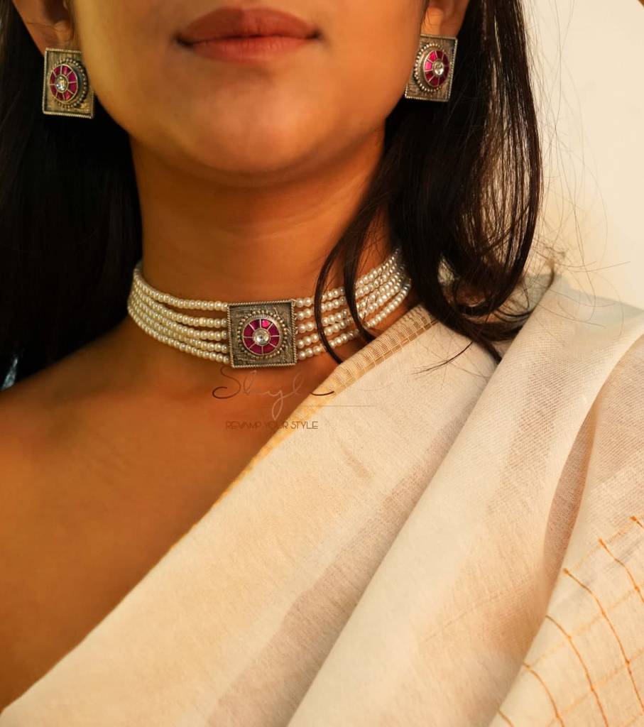 Essence Square Motif Kundan Pearl Statement Choker Set : SN1125