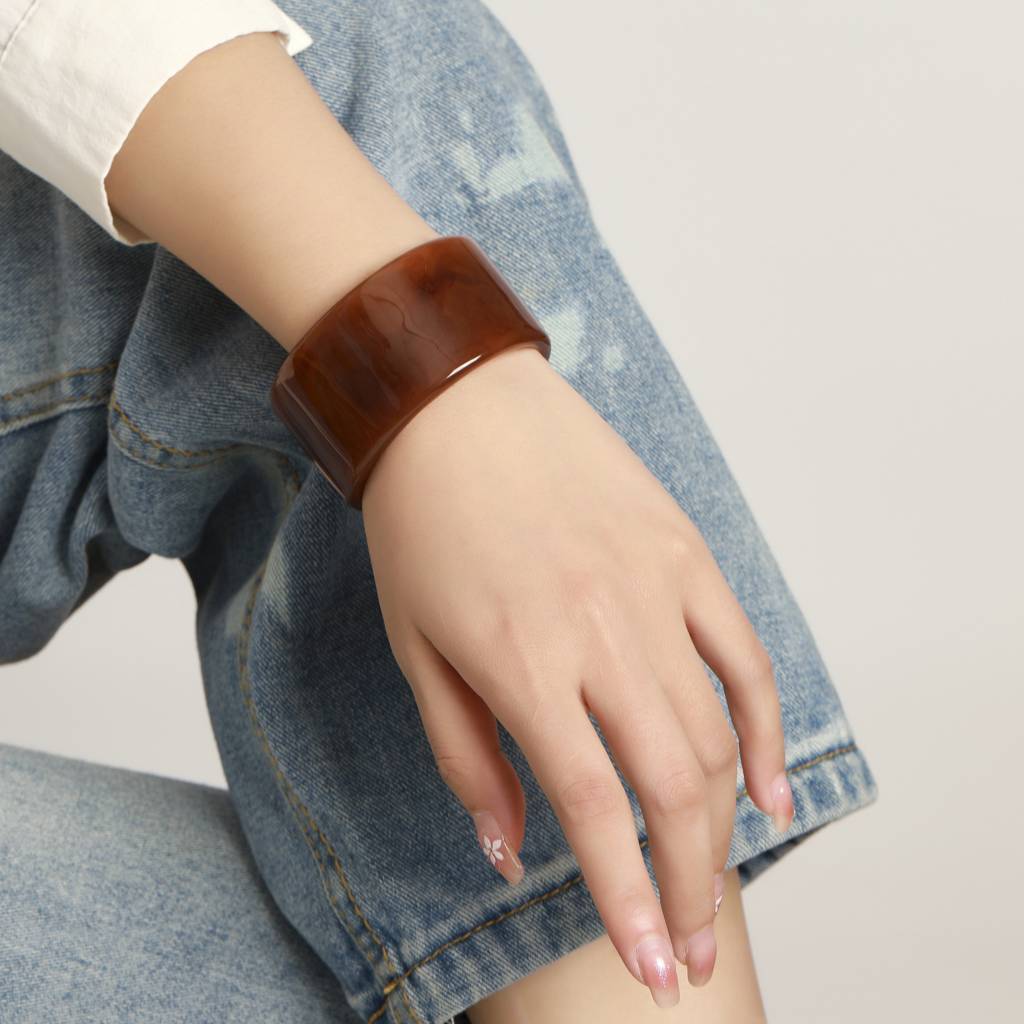 Honey Sculpted Bangle : BS14574-BRN