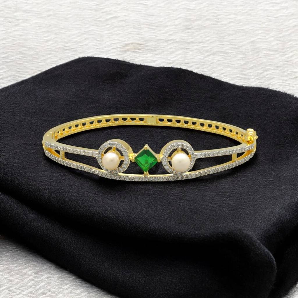 Tiara Pearl Bracelet : JPFEB-25-040