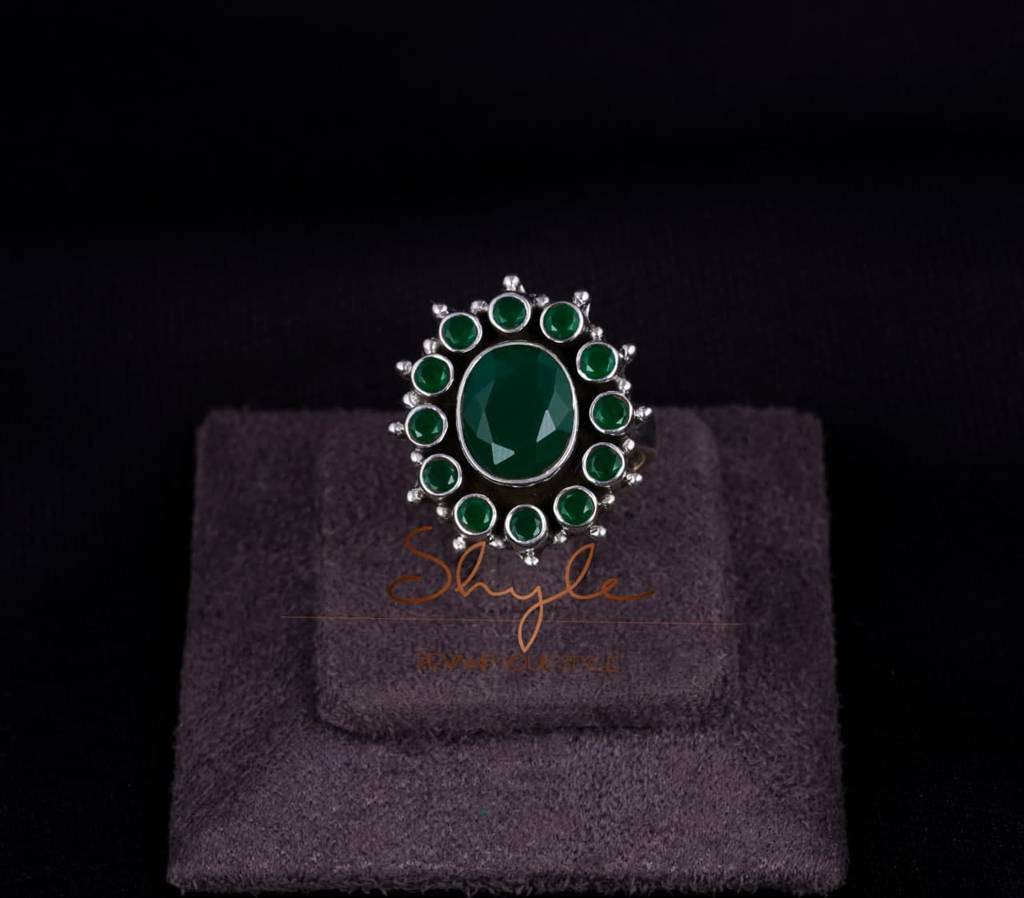 Essence Green Scintillating Ring : SR3074