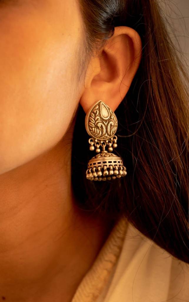 Moh Peacock Motif Embossed Classic Jhumki : SE9026-1