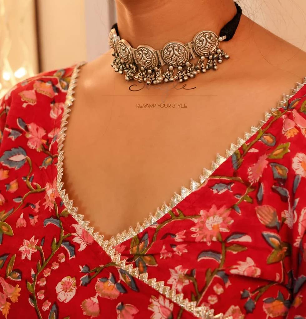 Tattva Intricate Dual Peacock Embossed Choker : SN1111