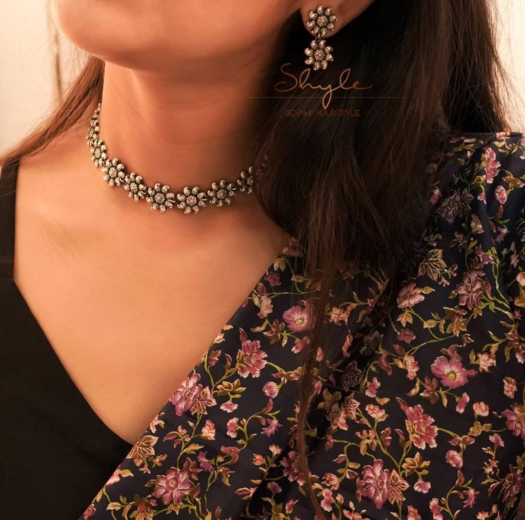 Adya Intricate Flower Sequence Choker Set : SN2022