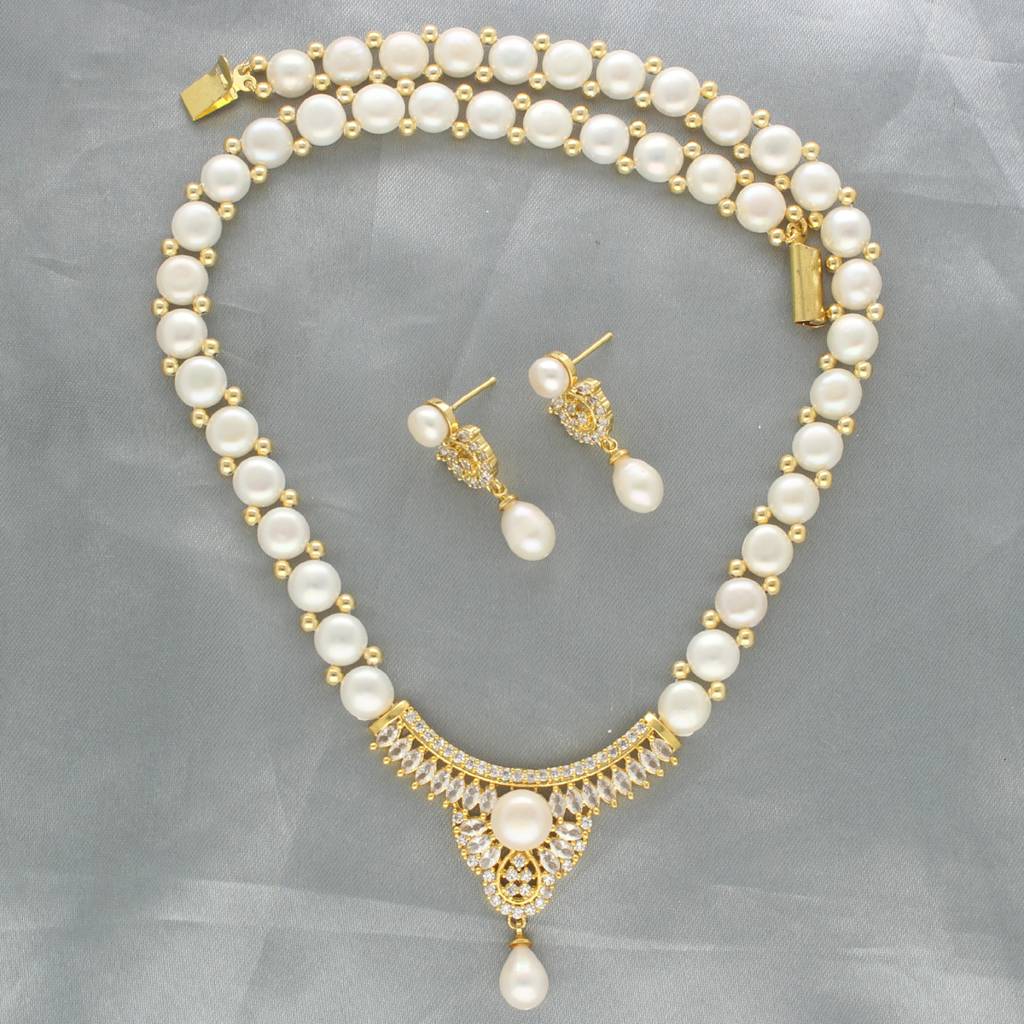 Radiant Pearl Necklace Set : JPFEB-24-014