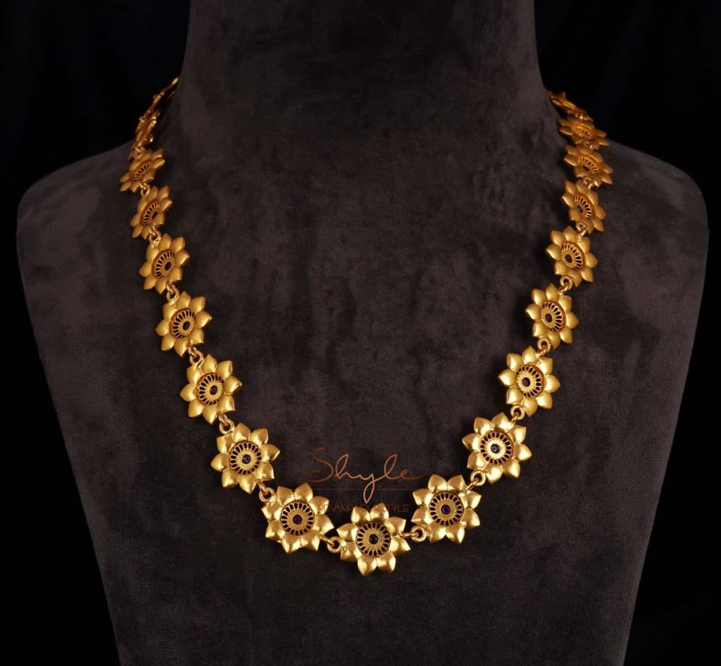 Adya Intricate Flower Versatile Gold Necklace : SN1120