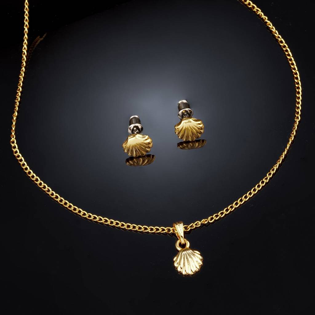 Estele Gold Plated Splendid Bay Shell Designer Pendant Set For Women : 9305NKER