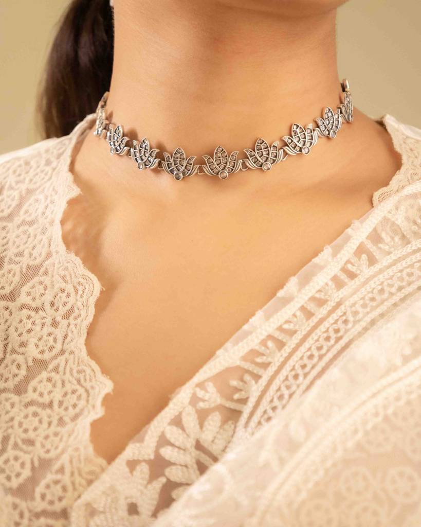 Essence Scintillating Lotus Timeless Necklace Set : SN40620