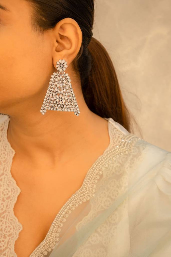 Essence Scintillating Statement Grand Earring : SE30500