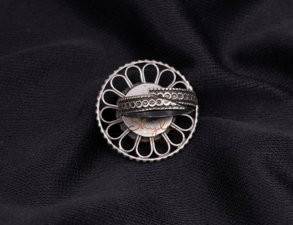 Moh Intricate Petal Carved Embossed Ring : SR3070