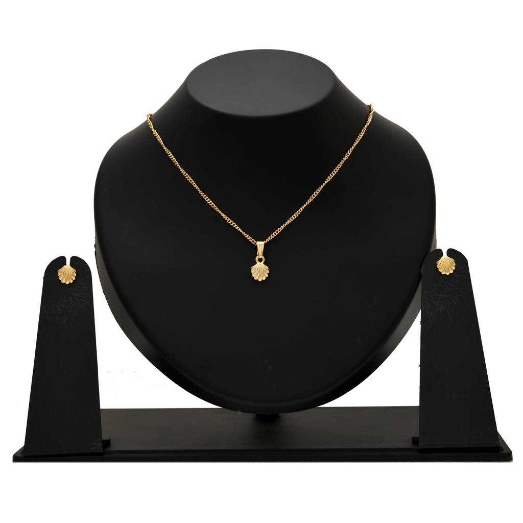 Estele Gold Plated Splendid Bay Shell Designer Pendant Set For Women : 9305NKER