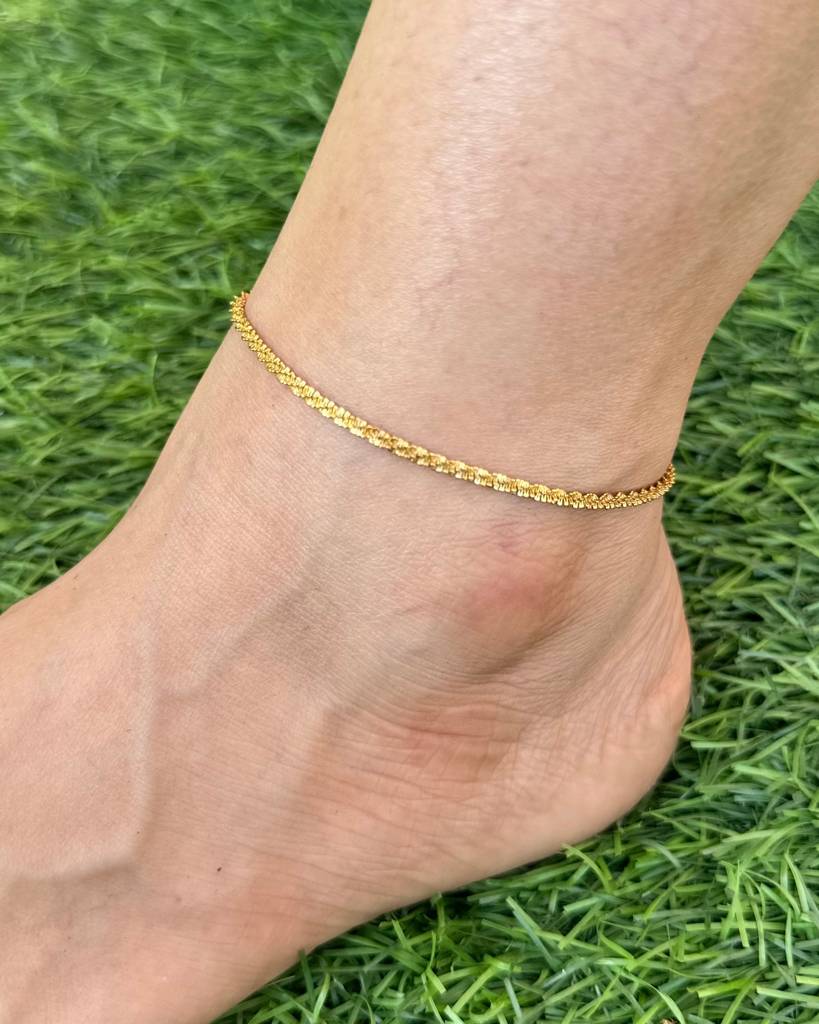 18K Gold Plated Aspen Anklet 18K Gold Plated Aspen Anklet · Eternz