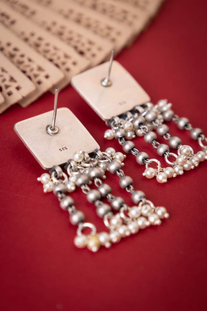 Tattva Green Jadau Tikdi Sequence Pearl Layered Necklace Set : SN468891