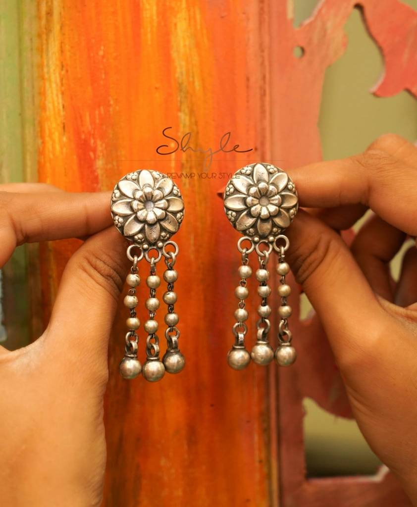Mizoya Embossed Flower Motif Ball Drop Earring : SE4012-1-1
