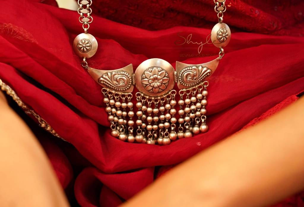 Mizoya Tribal Motif Ball Chain Cluster Statement Necklace : SE50169-2