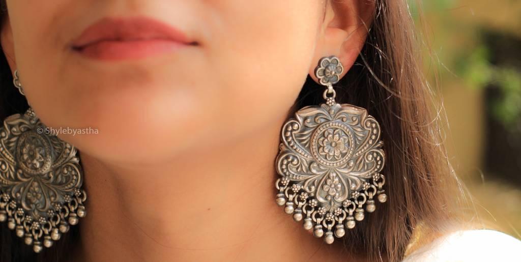 Mizoya Flower Art Embossed Earrings : SE2040