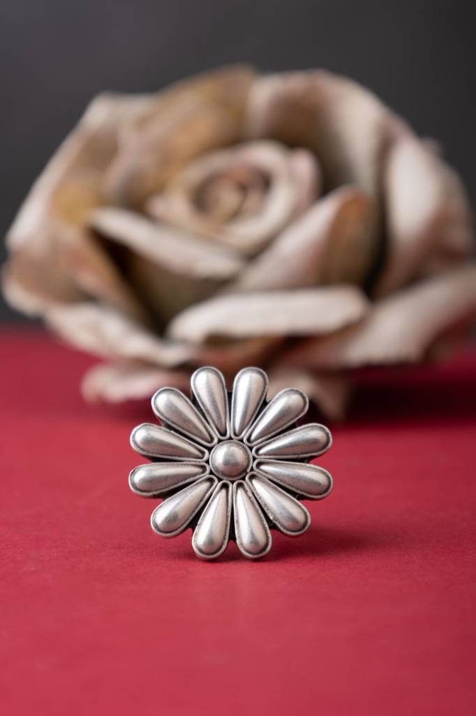 Adya Embossed Flower Ring : SK1802