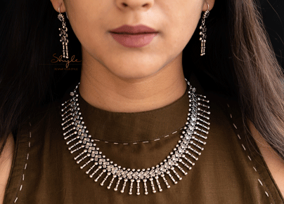 Anvaya Intricate Motif Line Drop Necklace Set : SN1112