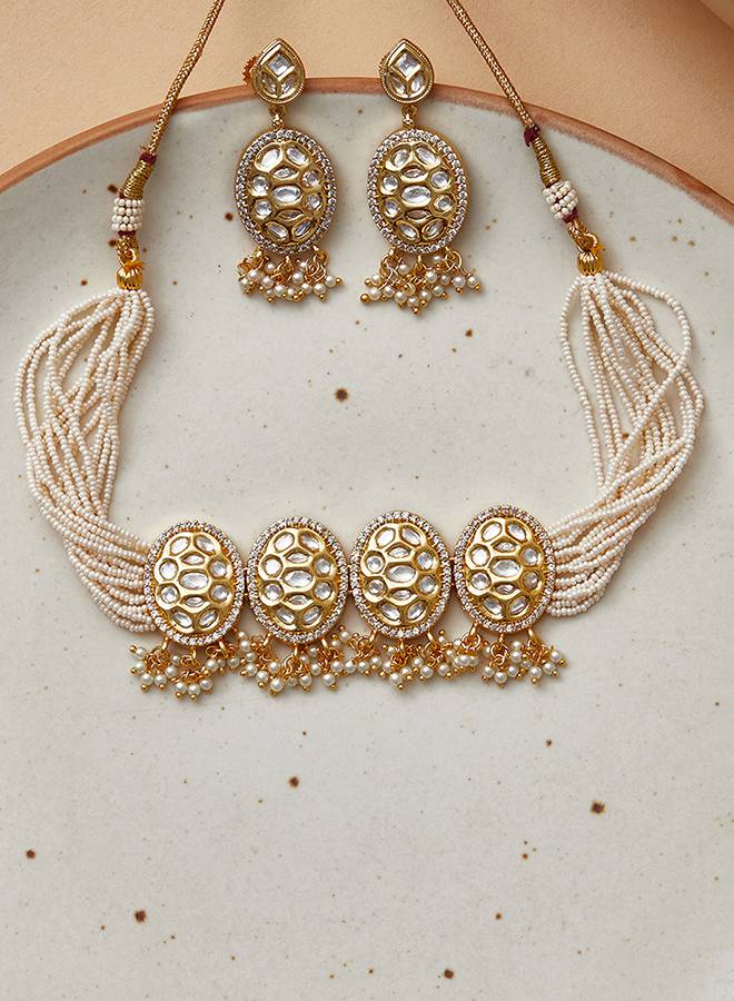 Faux Kundan And Pearls Embellished Gold Plated Traditional Jewellery Set : 8905124457117