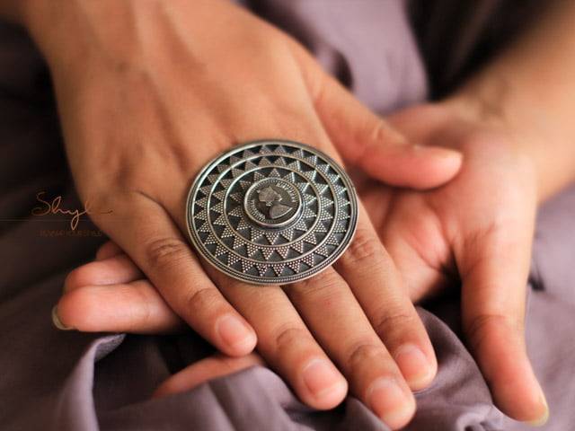 Anvaya Daana Art Victorian Coin Concentric Ring : SR2031