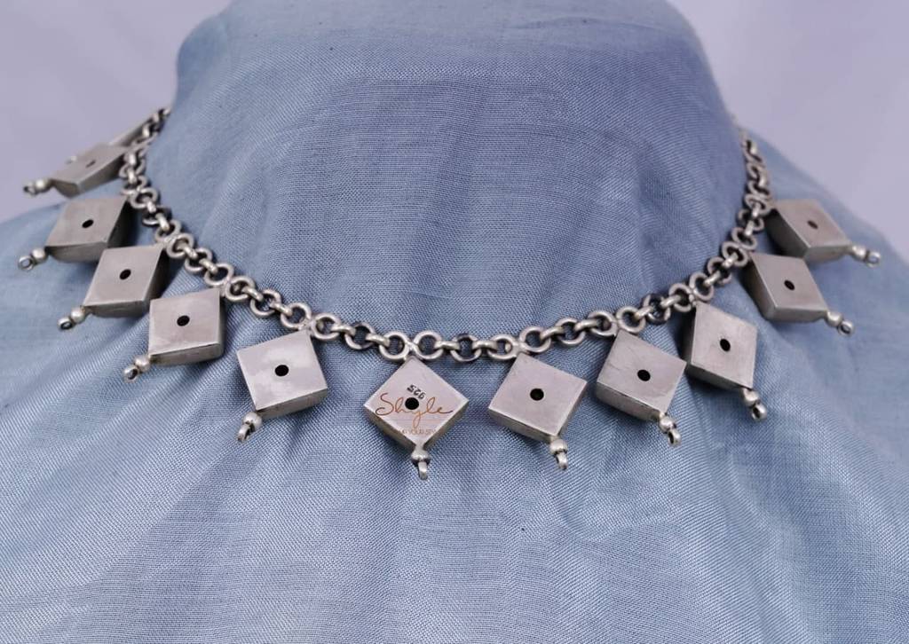 Moh Tikdi Drop Classic Necklace : SN1138