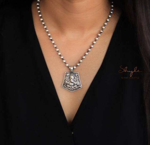 Moh Embossed Ganesha Ball Necklace : SE50186-1-1-1-1