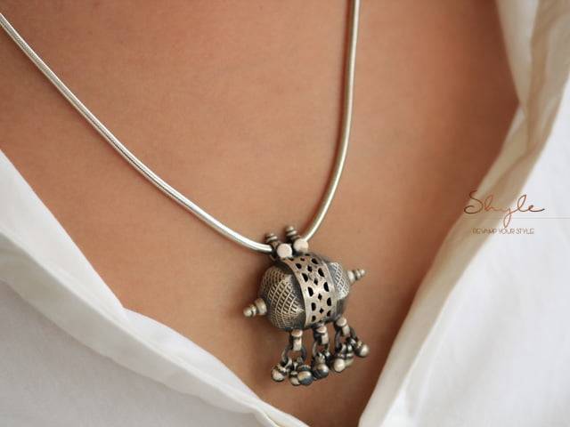 Mizoya Vintage Inspired Textured Ghughri Necklace : SE50190