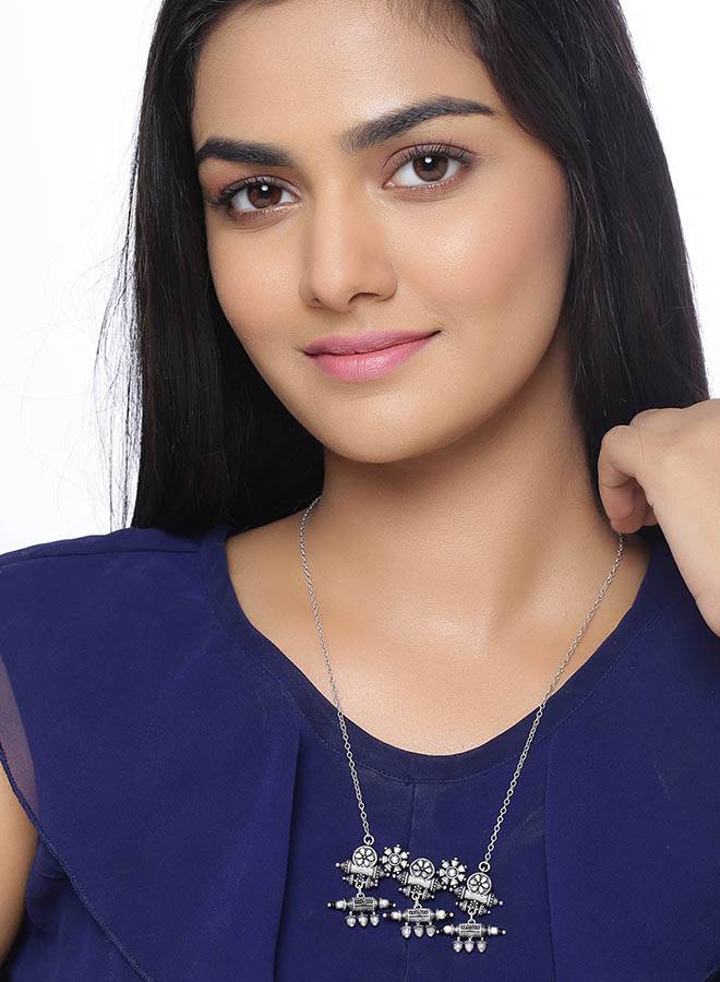 Nayantara Tribal Inspired Necklace : 8907617989433