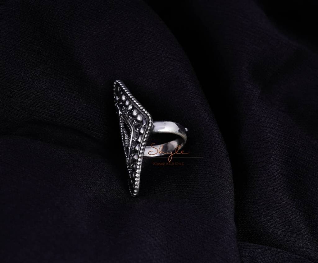 Adya Daana Art Diamond Ring : SR2030